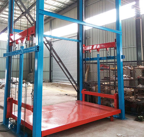 導(dǎo)軌式升降機